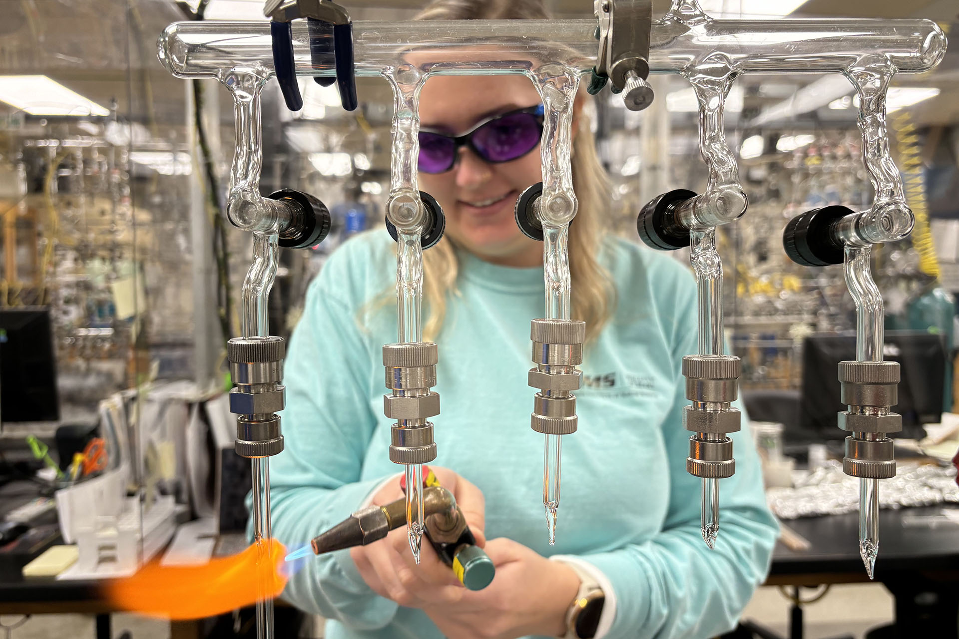Evan Flynn Ph.D. '25 analyzes sediment samples using ramped pyrolysis oxidation at Woods Hole Oceanographic Institute. Photo provided by Evan Flynn